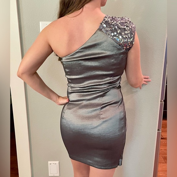 JESSICA McCLINTOCK Metallic One-Shoulder Dress - Picture 4 of 15